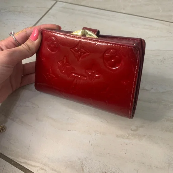 Louis Vuitton Wallet - Picture 9 of 11